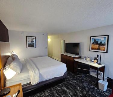 Waldron Hotel | Four Points by Sheraton Kansas City Airport