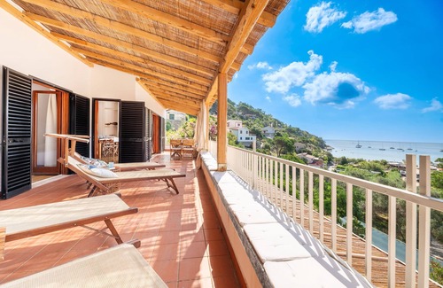 Fetovaia Apartment | Four-room flat Montecristo