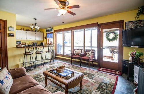 Ludlow Ski Chalet | Four Season Ski, Lake, And Golf Chalet on Lake Rescue