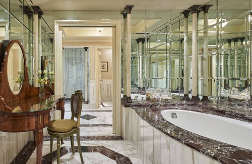 Oula Hotel | Four Seasons Hotel Cairo at First Residence