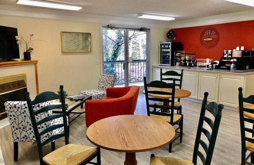 Maggie Valley Hotel | Four Seasons Inn