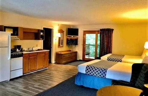Maggie Valley Hotel | Four Seasons Inn
