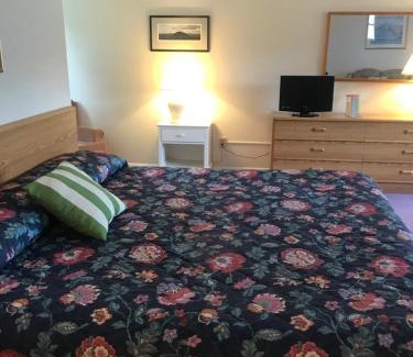 Twin Mountain Hotel | Four Seasons Motor Inn