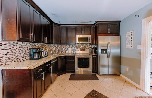 Tunkhannock Township House | Four seasons vacation home 4 BR with outdoor Hut tub and swimming pool.