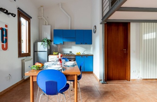 Pisa Apartment | Four Shades of Pisa - Blue Studio Apartment