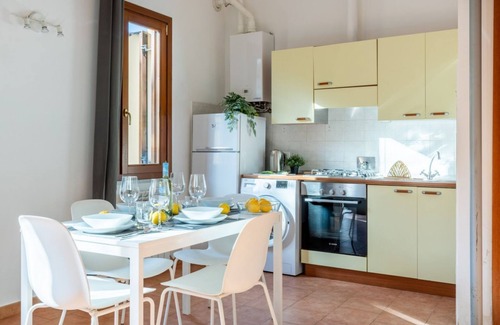 Pisa Apartment | Four Shades of Pisa - Yellow Studio Apartment