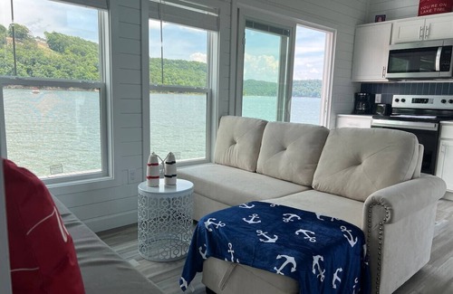 Russell Springs Boat Rental | Four Suns - Lake Cumberland Marina