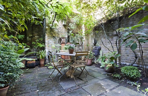 Spitalfields Apartment | Fournier Street by onefinestay