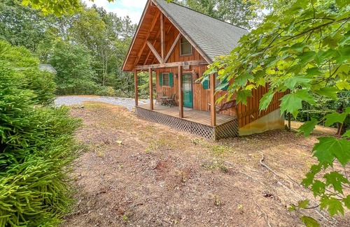 Purlear Cabin | Fourth of July Available! 1BR/1BA Cabin In Buck Mtn Community w/Wi-Fi