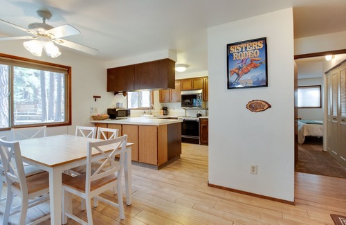 Sisters Condo | Fourth Sister Getaway Condo 2 bdrm 2 bth sleeps 6, fireplace, community pool/spa