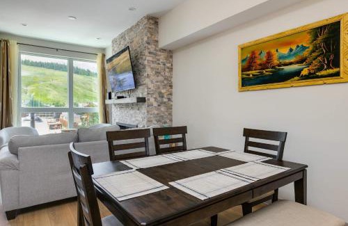 Silverthorne House | Fourth Street Crossing Traverse Townhome: Stylish Retreat