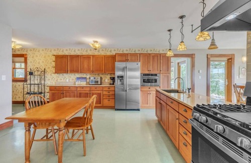 East Sullivan House | Fox Beach House! Oceanfront home, sleeps 10!