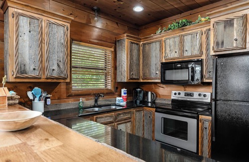 Smithville Cabin | Fox & Bear Lodge Near Center Hill Lake