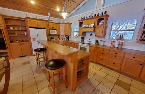 Garfield House | Fox Den- MAGNIFICENT Lake View! 5 minute walk or drive to shoreline!