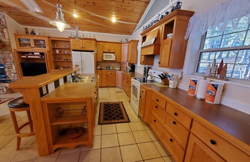 Garfield House | Fox Den- MAGNIFICENT Lake View! 5 minute walk or drive to shoreline!