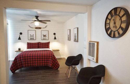 West Village House | Fox Den- Pet Friendly Suite In Shaver Lake