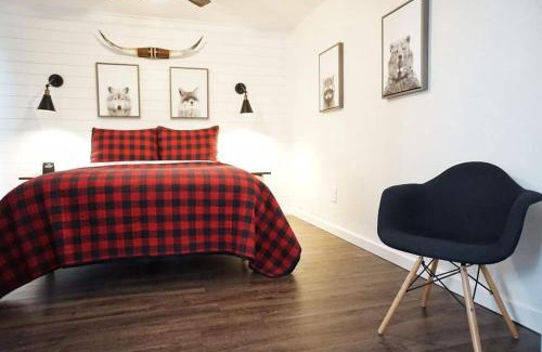 West Village House | Fox Den- Pet Friendly Suite In Shaver Lake