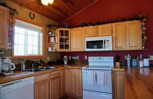 Indian Mountain Cabin | Fox Hole - Serene & Secluded Private Cabin Hot Tub