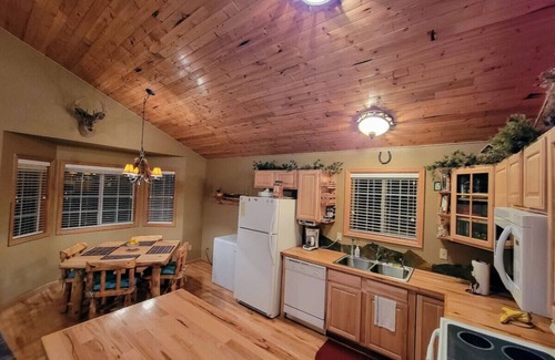 Indian Mountain Cabin | Fox Hole - Serene & Secluded Private Cabin Hot Tub