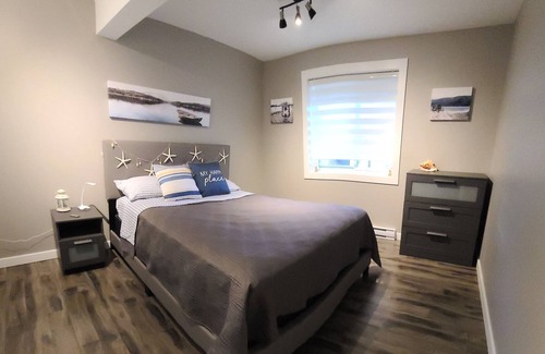 Otter Lake Ski Chalet | Fox Lakehouse is a contemporary four season home with amazing walk in beach.
