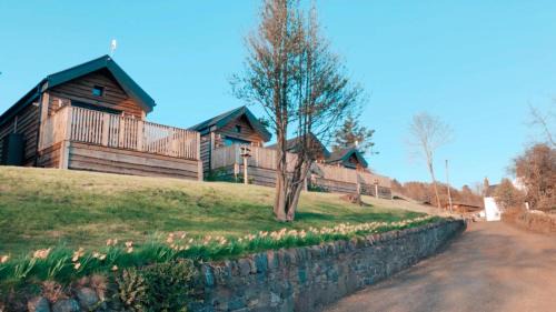 Cupar House | Fox Lodge with Hot Tub