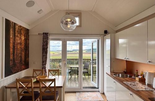 Cupar House | Fox Lodge with Hot Tub