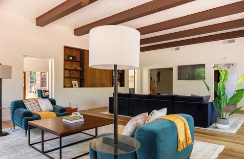 Roosevelt Villa | Fox Manor the Ultimate Fresno Getaway