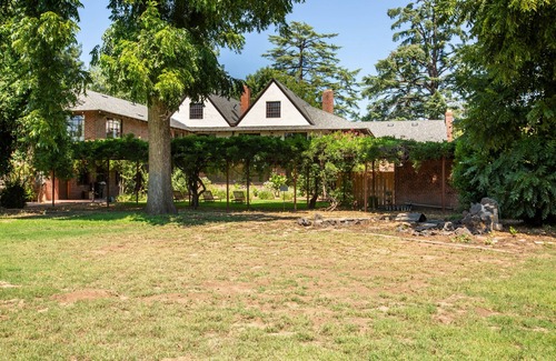 Roosevelt House | Fox Manor The Ultimate Fresno Getaway 5 Bedroom Home by RedAwning