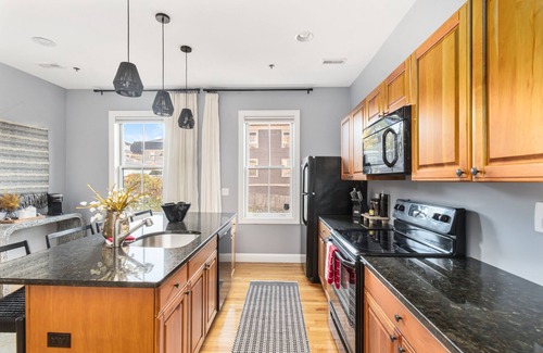 Fox Point Apartment | Fox Point Near Brown, RISD, Marina, Downtown Providence