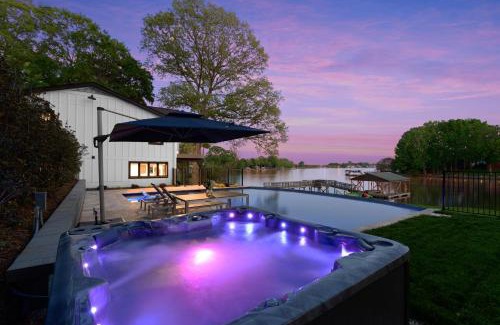 Westport House | Fox Run w/Heated Pool & Optional Boat Rental