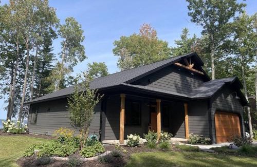 Minocqua House | Fox's Den Fence Lake Home