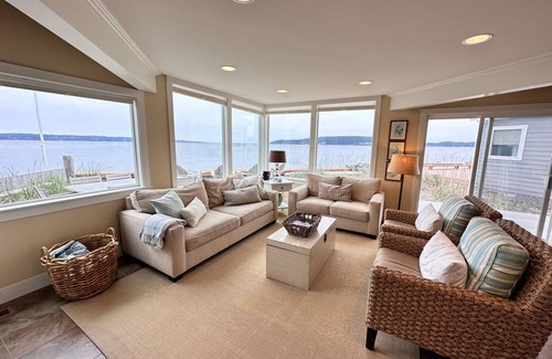 Langley House | Fox Spit Bungalow by AvantStay | Waterfront