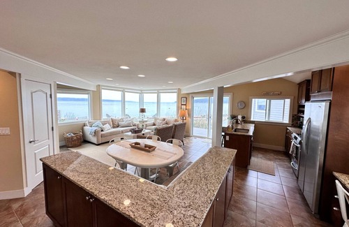 Langley House | Fox Spit Bungalow by AvantStay | Waterfront