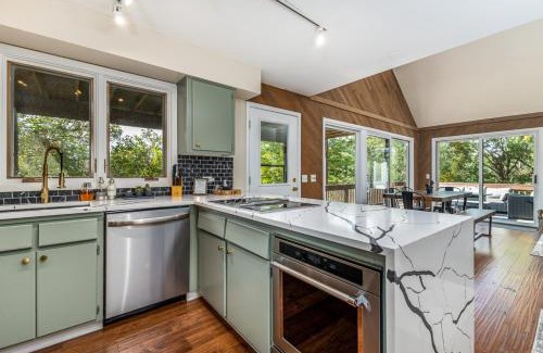 The Galena Territory House | Fox Wood Path Getaway