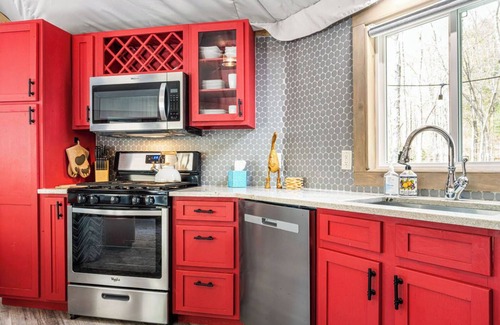 Bryson City Cabin | Foxfire, Luxury 2BD 2BA Authentic Safari Tent, Upscale GLAMPING among the Trees