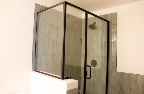 Gold Beach Hotel | Foxglove Suite at The Wildflower Inn