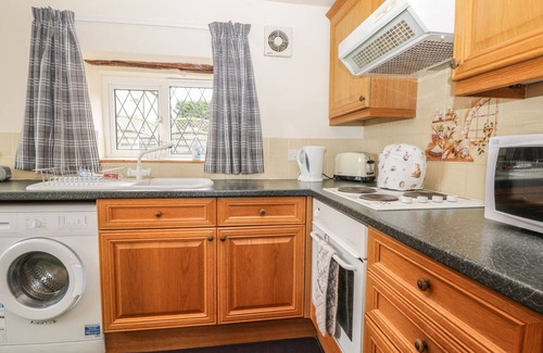 Hawsker Cottage | FOXHUNTER COTTAGE, family friendly in Hawsker