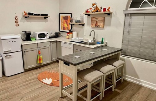 Ahwahnee Apartment | Foxs Den/Hot Tub/Bbq/Queen Bed/Sleeps 2