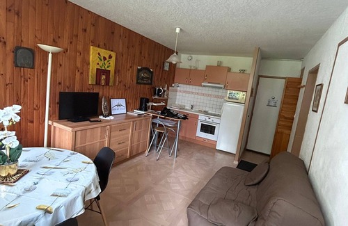 Besse-et-Saint-Anastaise Apartment | Cozy 1-bedroom apartment in Super Besse center