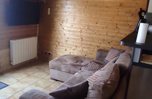 Besse-et-Saint-Anastaise Ski Chalet | Cozy mountain chalet in Super Besse with large grounds and private parking