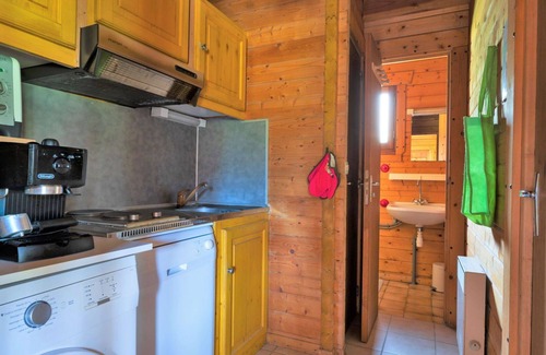 Camps-Saint-Mathurin-Leobazel House | Wonderful private villa for 5 guests with TV, terrace, pets allowed and parking