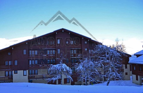 Montchavin Apartment | Renovated duplex for 8, 3 min to slopes, balcony and free parking