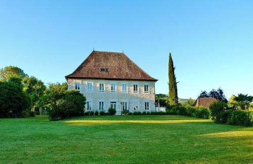 Les Avenieres House | Luxury 5-star mansion, hotel services included, swimming pool, tennis, bowling