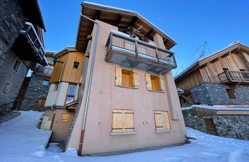 Saint-Martin-de-Belleville Apartment | Authentic vaulted apartment renovated in St Martin, 2 bedrooms, 4 pers, close to slopes