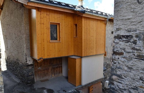 Saint-Martin-de-Belleville Apartment | Authentic vaulted apartment renovated in St Martin, 2 bedrooms, 4 pers, close to slopes