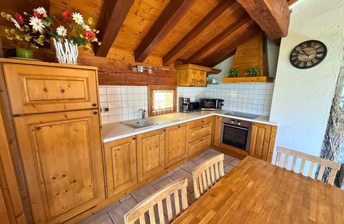 Saint-Martin-de-Belleville Apartment | Cozy Renovated Chalet with Terrace and Valley View in St Martin de Belleville