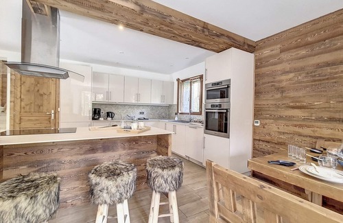 Le Bettaix Ski Chalet | Spacious luxury chalet with terrace and foosball