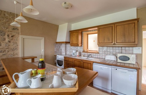 Saint-Quentin-sur-Sauxillanges House | Gîte* HEREST panoramic view of the Monts d'Auvergne