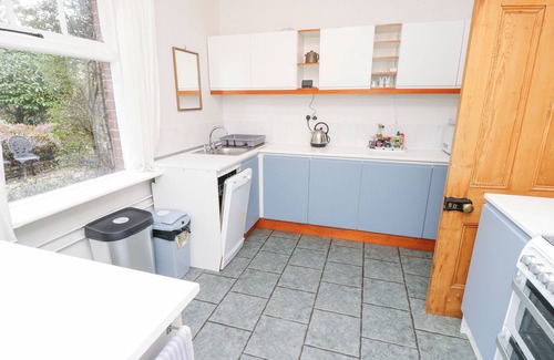 Hayling Island Cottage | FRAMINGHAM, pet friendly, character holiday cottage in Hayling Island