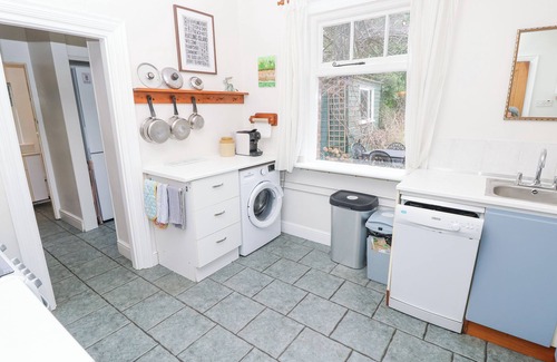 Hayling Island Cottage | FRAMINGHAM, pet friendly, character holiday cottage in Hayling Island